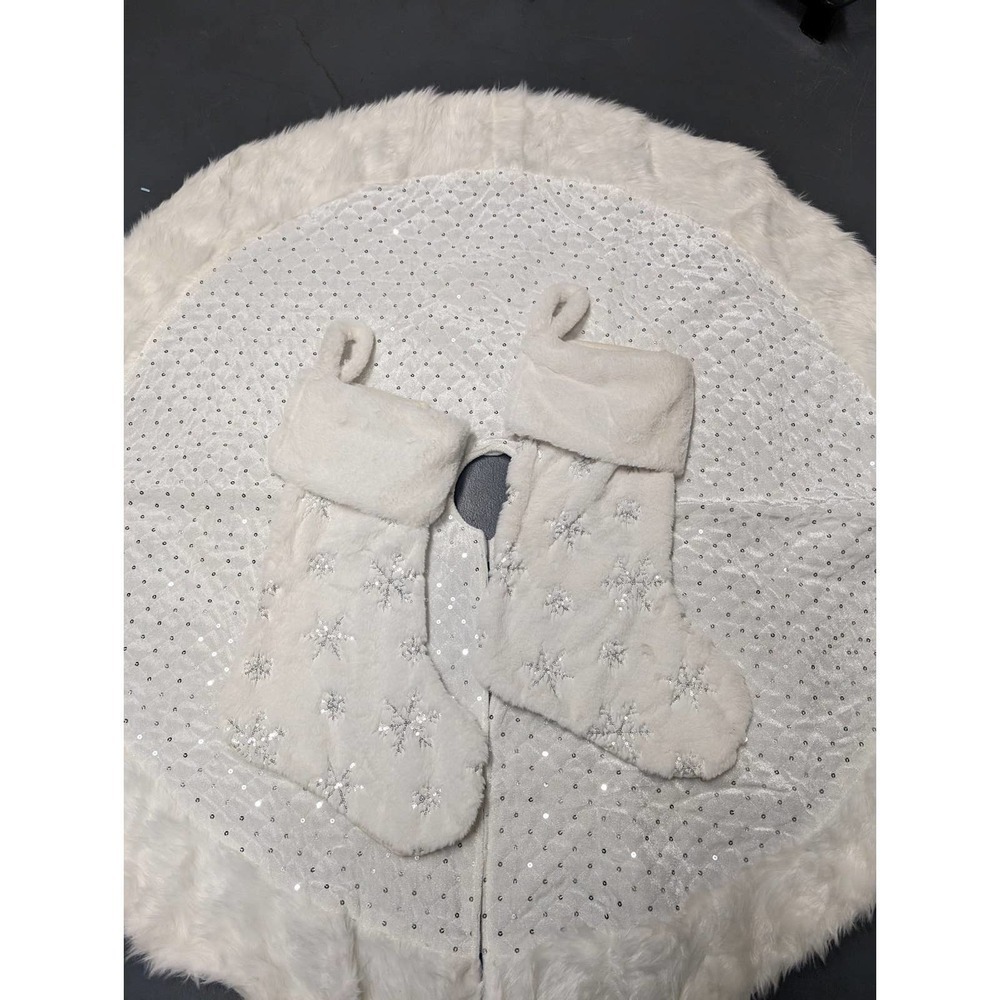 NWOT Fuzzy Christmas Snowflak stockings and matching tree skirt White And Silver
